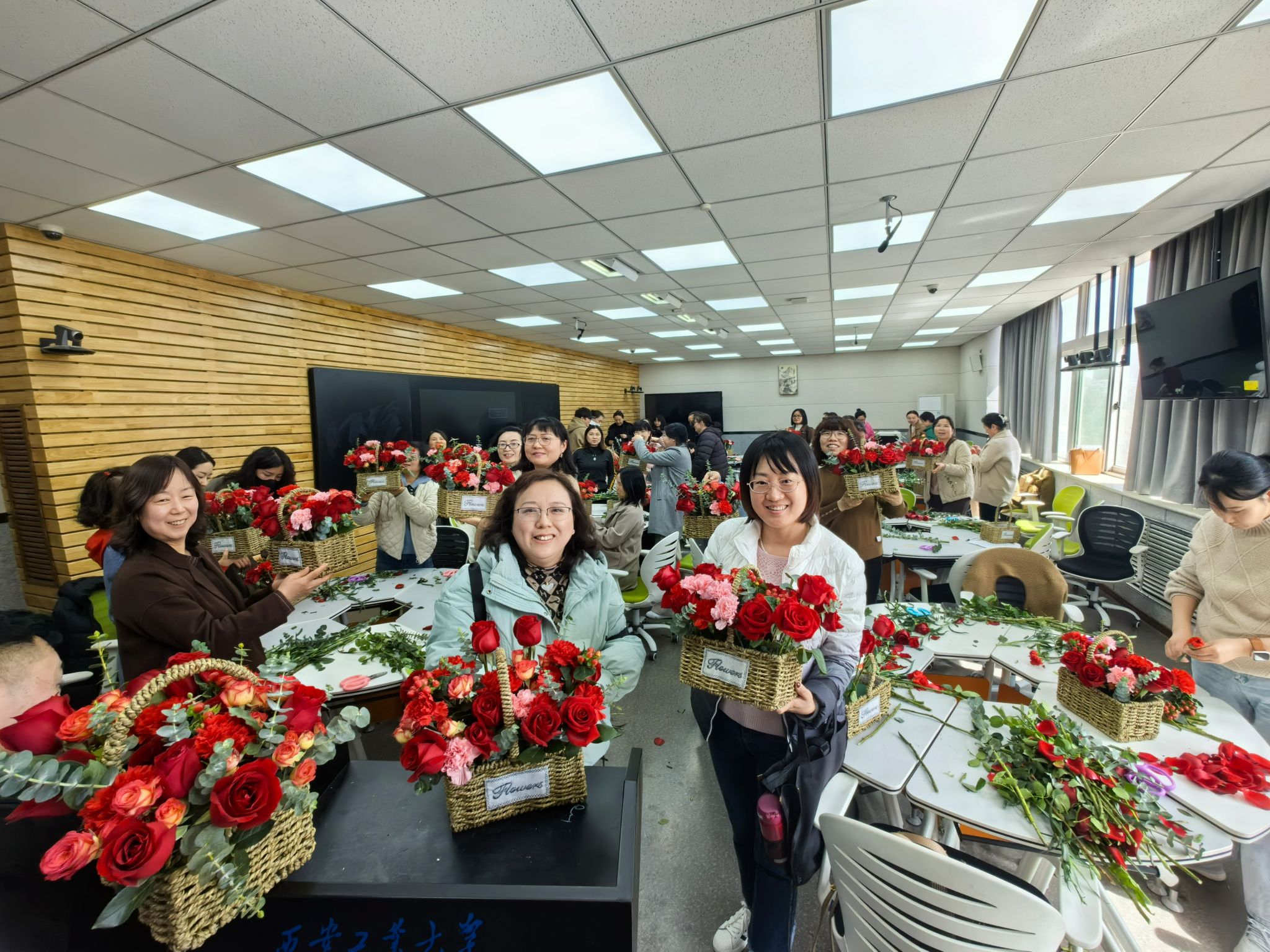 与花相伴·巾帼绽芳华——beat365中国在线体育举办庆祝国际妇女节主题花艺沙龙