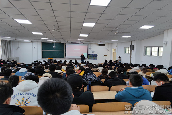 beat365中国在线体育举办大学生职业发展报告会